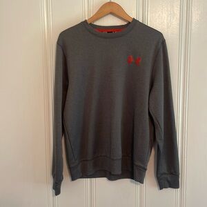 Gray men’s Under Armour sweatshirt medium
